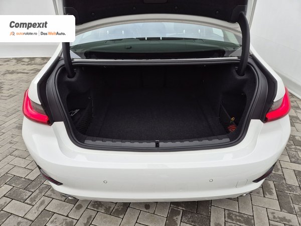 BMW 320d Advantage 2.0d AT mHEV