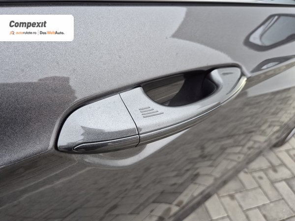 Ford Mondeo Titanium HEV 2.0i, AT