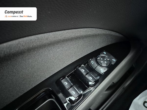 Ford Mondeo Titanium HEV 2.0i, AT