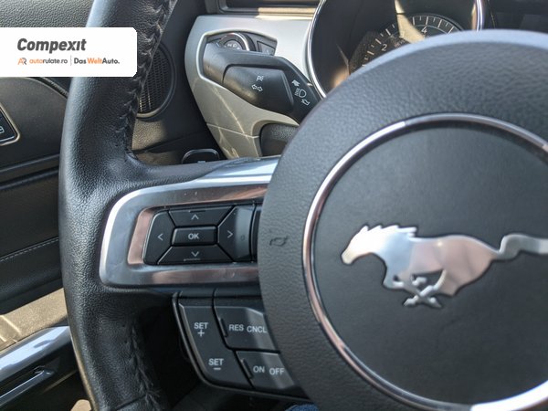 Ford Mustang Coupe 2.3 Ecoboost A6 Race Red